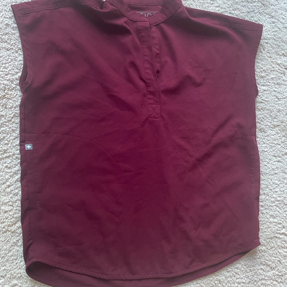 BURGUNDY RAFAELA TOP FIGS